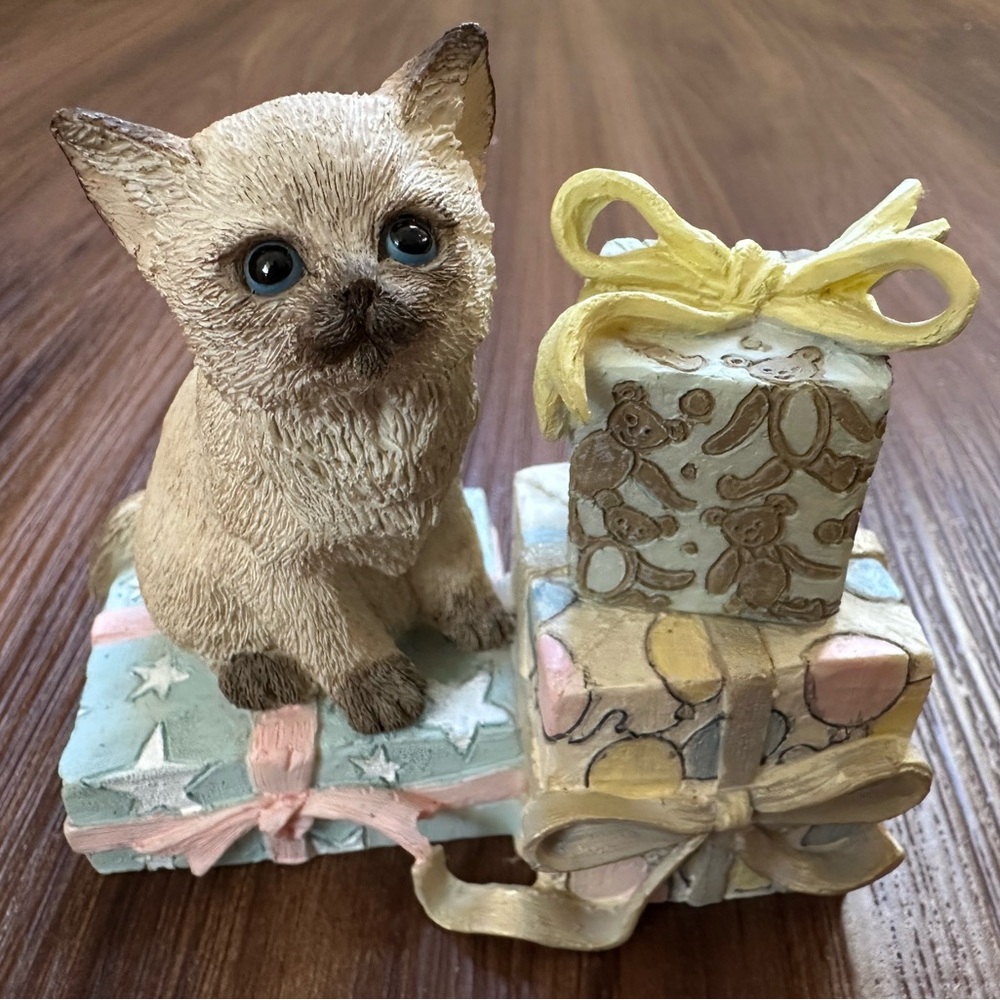 2007 Lenox Resin Siamese Cat Resin Figurine Precious Presents #759995